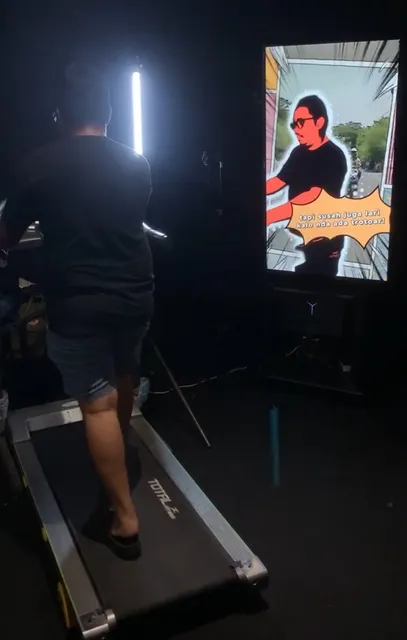 Kamera menangkap gerak tubuh pengunjung untuk komposisi visual realtime.