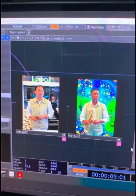 Sistem TouchDesigner menampilkan hasil transformasi visual pengunjung.