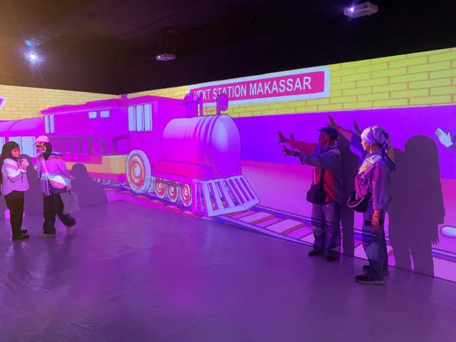 Pengunjung berfoto di dalam proyeksi bertema Citra Beauty Fair 2026.